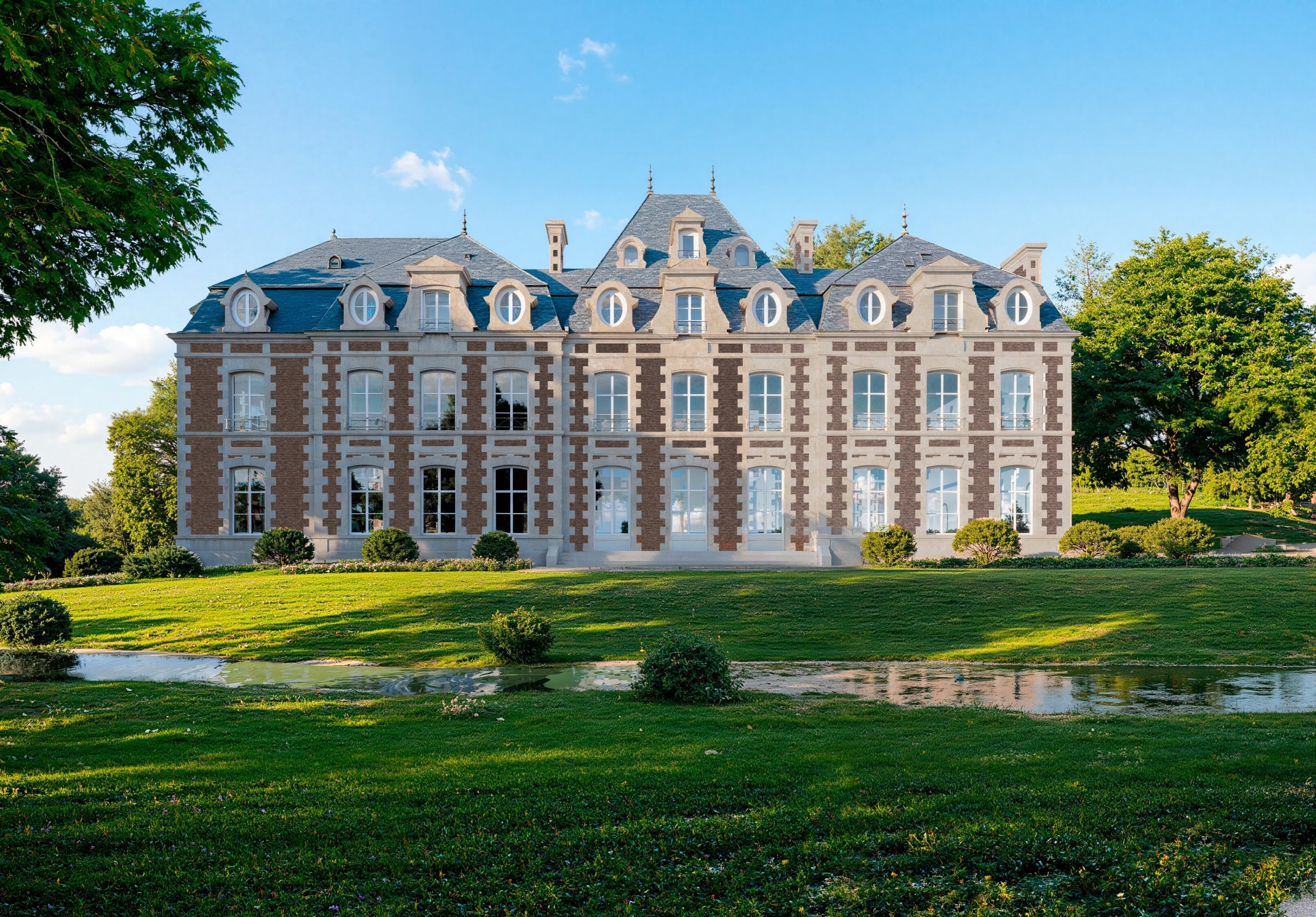 CHÂTEAU DE COURTOZÉ — Azé