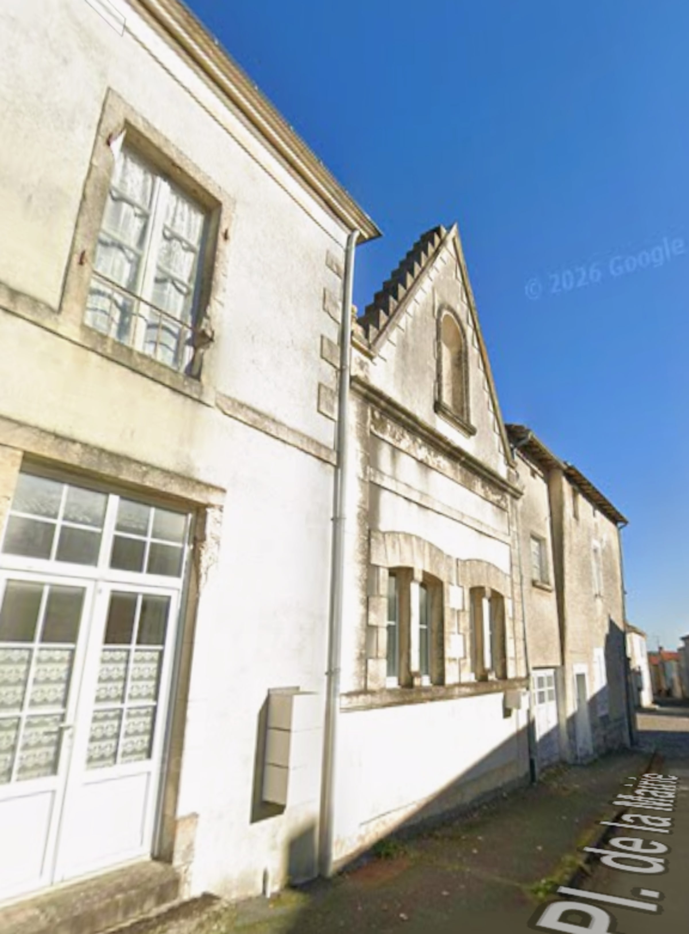 PLACE DE LA MAIRIE PUYBELLIAR — Chantonnay