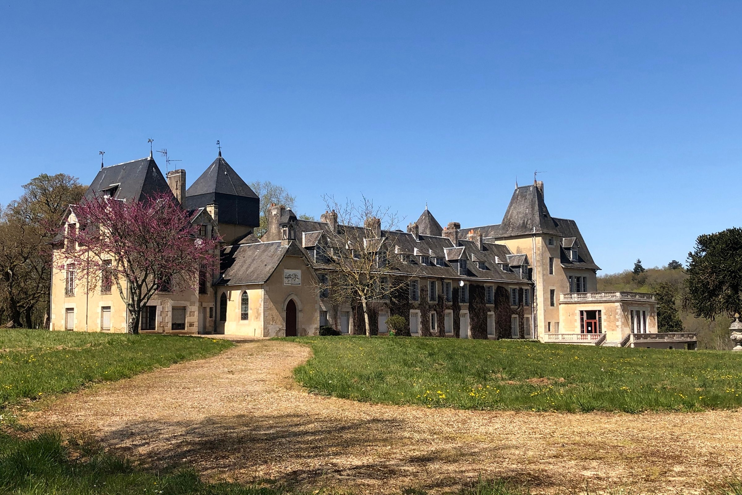 POITIERS-LIGUGÉ : Château de la Mothe — Ligugé
