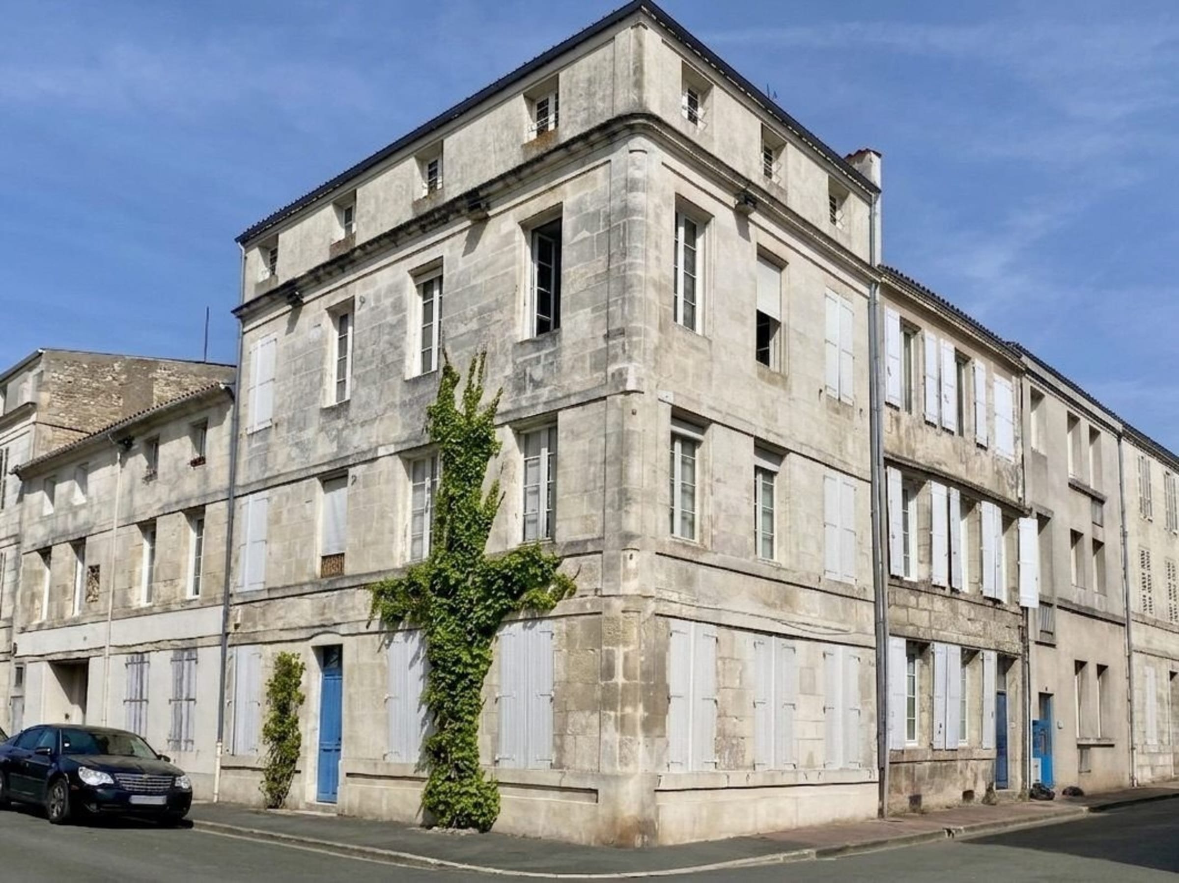 RUE ÉMILE COMBES — Rochefort